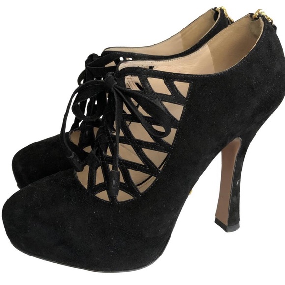 Prada Shoes - AMAZING Prada shoes! Size 35 1/2 or size 6